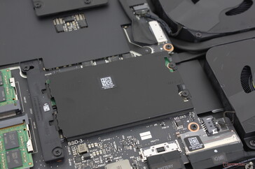 Gli slot SSD PCIe5 'SSD2' e 'SSD3' si trovano sotto il diffusore di calore