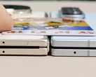 Galaxy Z Fold7 sembra essere più sottile della versione Ivory White del Magic V5, da destra a sinistra. (Fonte: Ice Universe)