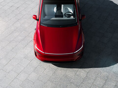 La nuova Tesla Model Y nel colore Ultra Red. (Fonte: Tesla)