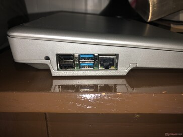A sinistra: 2x USB 2, 2x USB 3.1 Gen 1 (5 Gbps), Gigabit Ethernet