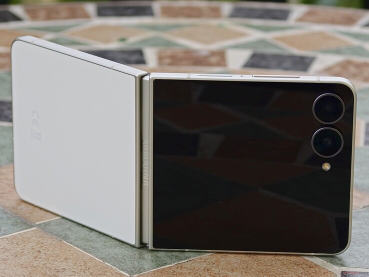 Recensione dello smartphone Samsung Galaxy Z Flip 8