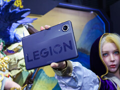 Sembra che il tablet sia in grado di eseguire senza problemi i giochi per dispositivi mobili. Nella foto: un'immagine del tablet scattata durante l'esposizione ChinaJoy.