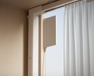 Il Linptech Smart Curtain Motor C4 si ricarica tramite un pannello solare. (Fonte: Xiaomi)