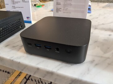 Porte di ECS Liva Z6 Plus. (Fonte immagine: TechPowerUp)