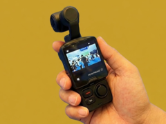 Immagine pratica del Feiyu Pocket 4 (affilata con Gemini AI).