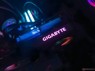 Logo Gigabyte RGB sulla parte superiore