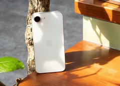 Applel'iPhone low-cost riceverà finalmente un aggiornamento del display, atteso da tempo, tra due anni.