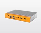 Il mini PC fanless OnLogic Helix 320 può essere configurato con una CPU Intel fino a 8 core e presenta una struttura in alluminio di colore argento con il pannello frontale arancione