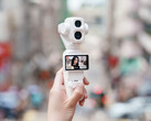 Il DJI Osmo Pocket 4P nella finitura Pearl White.