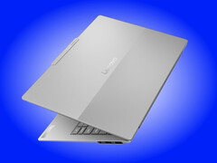 Il ThinkBook 14x è più leggero della maggior parte dei portatili, con un peso ufficiale di 990 g, compresa la batteria da 54,7 Wh.