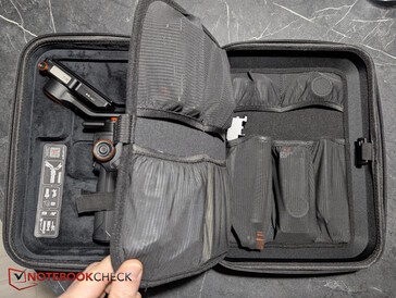 Versione in kit con follow focus, impugnatura e molto altro