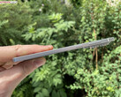 Lo smartphone ultrasottile di Xiaomi, ora cancellato, avrebbe sfidato Galaxy S25 Edge (nella foto).
