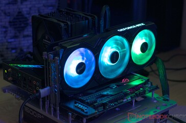 Il KFA2 GeForce RTX 4070 EX Gamer durante il test delle emissioni acustiche