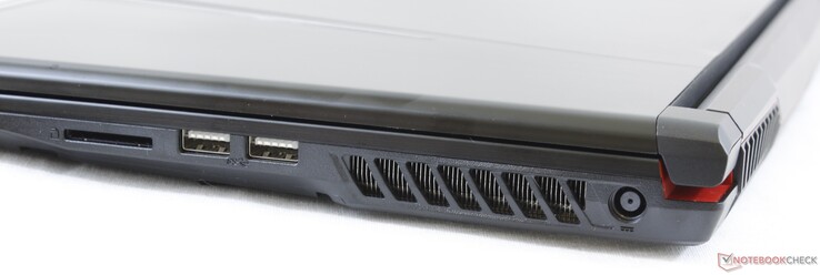 A destra: lettore schede SD, 2x USB 3.0 Type-A, alimentazione