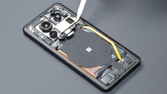 Il primo teardown dello Xiaomi 14 Ultra fornisce anche alcuni test della fotocamera e risultati di misurazione dell&#039;hardware dell&#039;ammiraglia. (Immagine: WekiHome)