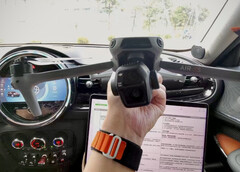 L'Air 3S, nella foto, sarà un drone molto più grande del Neo, che pesa appena 135 g. (Fonte immagine: @OsitaLV via @JasperEllens)