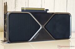 I 24 GB di VRAM della RTX 5090 mobile possono aiutarla a superare la RTX 5070 desktop a risoluzioni e impostazioni grafiche più elevate (fonte: Notebookcheck)