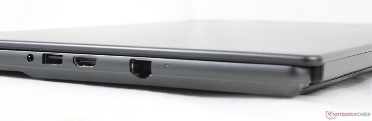 Lato destro: jack per cuffie da 3,5 mm, USB-A 3.2 Gen. 2, HDMI 2.1, RJ-45 (2,5 Gbps)