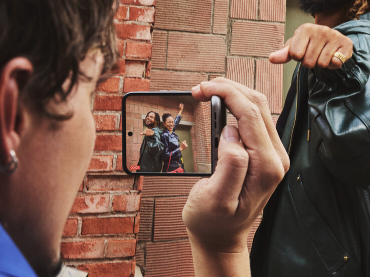 Motorola preinstalla Android 16 sul Razr 70.