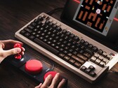 8BitDo include i suoi Dual Super Buttons e Super Stick con gli ordini della C64 Edition. (Fonte: 8BitDo)