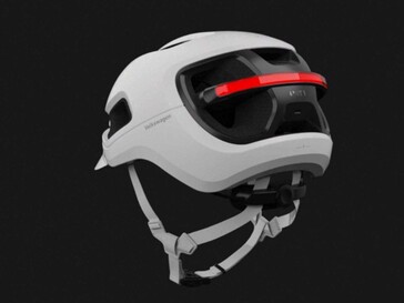 Il casco funge anche da indicatore di direzione.
