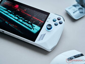 Il nuovo aggiornamento Adrenalin Edition di AMD potrebbe portare miglioramenti sostanziali alla durata della batteria dei portatili da gioco come il ROG Ally, nella foto. (Fonte: Notebookcheck)