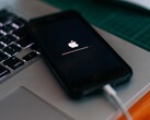 Apple ha rilasciato ufficialmente l'aggiornamento iOS 14.8 per gli iPhone (Immagine: Szabo Viktor)