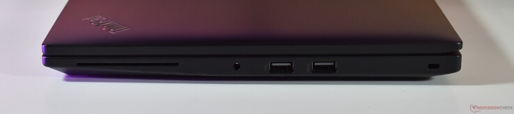 destra: Lettore Smarcard, audio da 3,5 mm, USB-A 2.0, USB-A 3.2 Gen 1, slot Kensington Lock