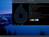 Il desktop di OmegaLinux 2026.02.21 con la finestra del terminale che mostra la nuova versione base di Arch Linux