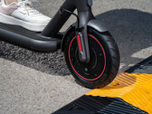 Lo Xiaomi Electric Scooter 4 Pro ha pneumatici da 10 pollici e può trasportare carichi fino a 120 kg. (Fonte: Xiaomi)