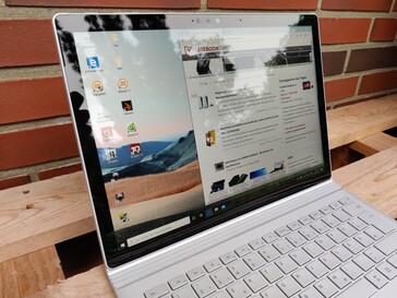 Microsoft Surface Book 13.5" all'aperto