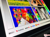 Tecnologia del display OLED a doppia pila e nuovo materiale del diodo blu per aumentare la durata del dispositivo e della batteria