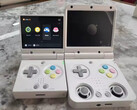 Il Miyoo Mini Flip sembra molto più piccolo del Miyoo Flip esistente. (Fonte immagine: via Miyoo Mini Stock Alerts)