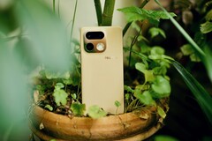 Il Realme 16 Pro Plus presenta un modulo fotocamera riflettente e una sensazione speciale sul retro.