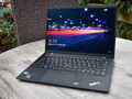 Recensione del portatile Lenovo ThinkPad X1 Carbon G10 30th Anniversary: Edizione OLED con problemi di resistenza