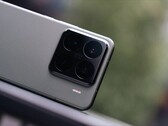 I modelli Xiaomi 16 Pro sembrano destinati a ricevere nuove fotocamere selfie da 50 MP. (Fonte immagine: Lee Qi)