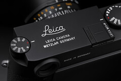 Assenza intenzionale del logo Leica del cerchio rosso per un look discreto (Fonte immagine: Leica)