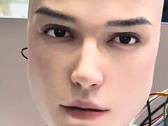 La testa robotica Origin M1 di AheadForm visualizza espressioni facciali quasi umane. (Fonte: AheadForm via YouTube)