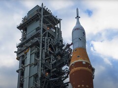 Artemis II con il logo dell'ESA e il logo della NASA (Fonte ESA via YouTube)