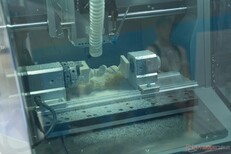 La Makera Z1 è inoltre dotata di un sistema di aspirazione della polvere