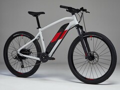 La Decathlon Rockrider E-ST 100 e-MTB del 2023 presenta diversi aggiornamenti. (Fonte: Cleanrider)