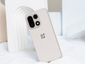 I campioni della fotocamera appena condivisi mostrano i sensori primari e il teleobiettivo in azione. Nella foto: il retro di OnePlus 15. (Fonte: OnePlus)