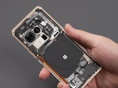 Il Sony IMX989 all'interno dello Xiaomi 12S Ultra ha uno spessore di oltre 11 mm (fonte: WekiHome)