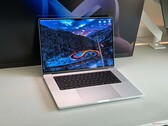Il portatile più veloce di Apple comincia a mostrare i segni del tempo - Recensione dell’Apple MacBook Pro 16 2026 M5 Max