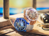 Due orologi Tendence One Piece in edizione limitata, Log Pose e East Blue, esposti sopra una carta nautica con il marchio della collaborazione Batch N°2.