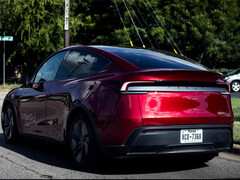 Un robotaxi Tesla Model Y ad Austin. (Fonte immagine: @AdanGuajardo/X)