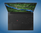 Il ThinkPad P16s i Gen 5 visto dall'alto.