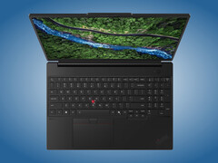 Il ThinkPad P16s i Gen 5 visto dall'alto.