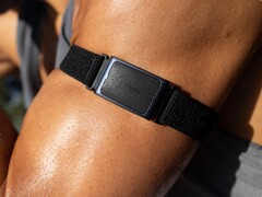 La fascia da braccio Helio di Amazfit (nella foto) è stata lanciata negli Stati Uniti e nel Regno Unito. (Fonte: Amazfit)
