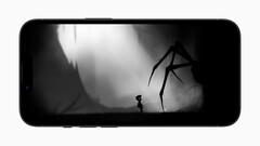 Apple Il gioco arcade Limbo mostra l&#039;esperienza di gioco su un iPhone, evidenziando l&#039;ecosistema di gioco in espansione di Apple(Fonte immagine: Apple Newsroom)